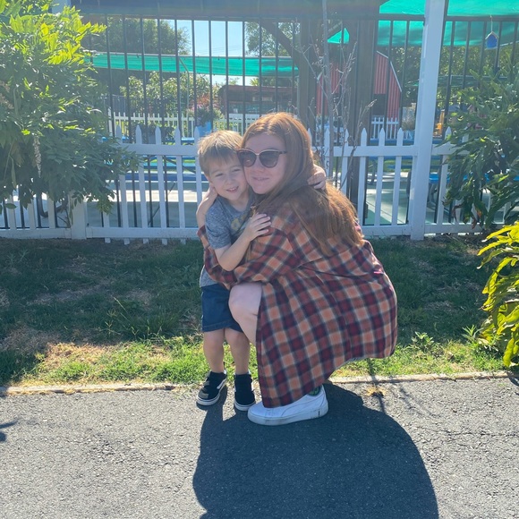 Meet your Posher, Alexis - Picture 4 of 5